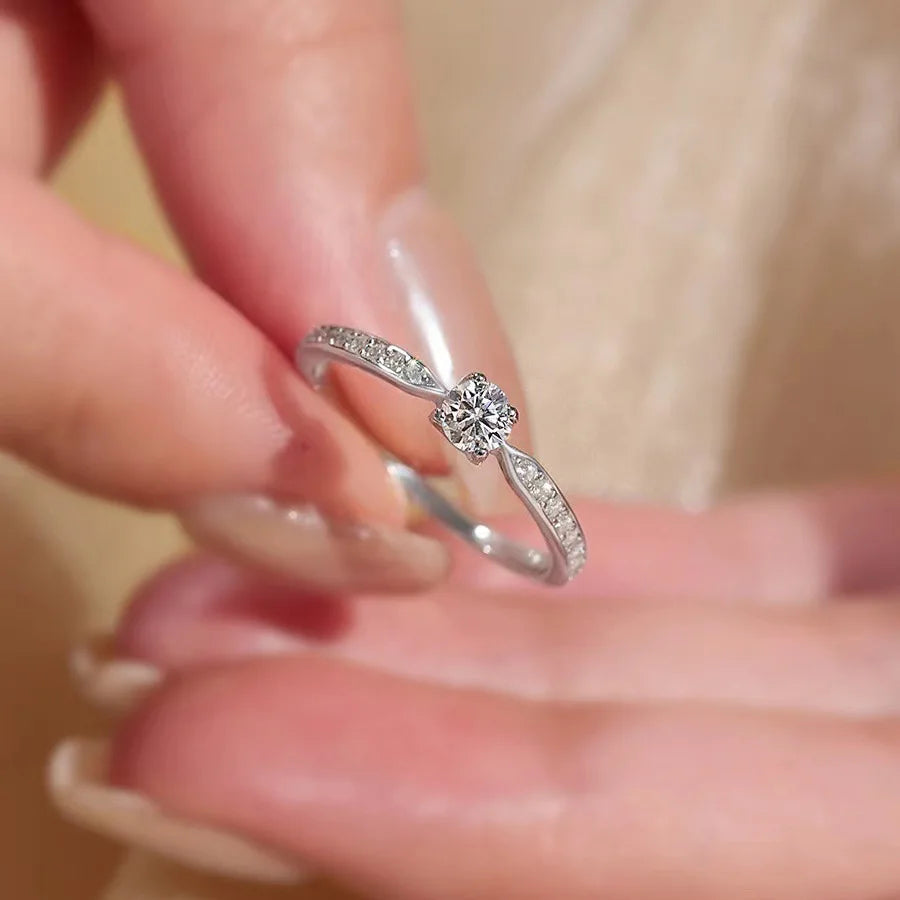 Elegant 0.3CT Moissanite Four-Claw Ring