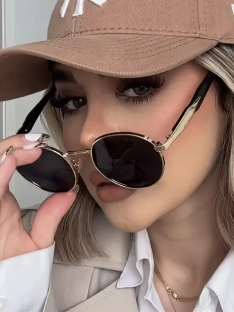 Vintage round metal sunglasses. With UV400 protection.